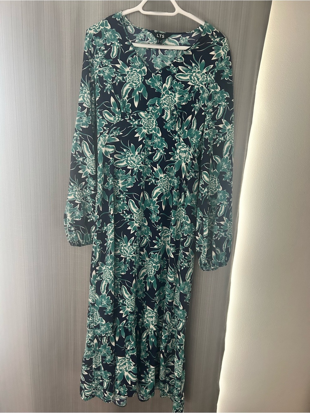 Long Tall Sally size 8 long sleeve tiered maxi dress 🍃